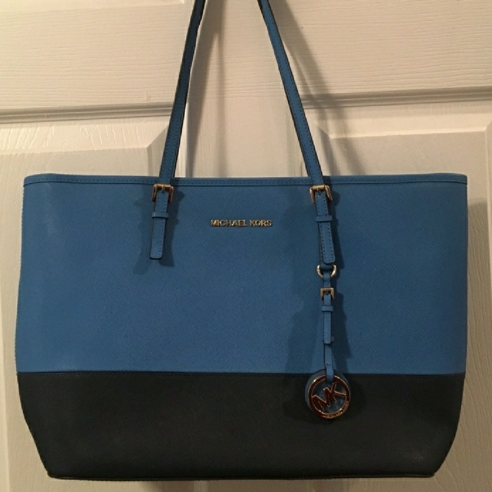 SOLD**Michael Kors tote